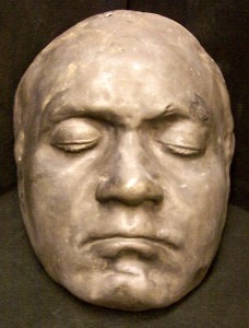 ベートーヴェンのライフマスク（1811年）・https://interlude.hk/life-in-death-anecdotes/より引用