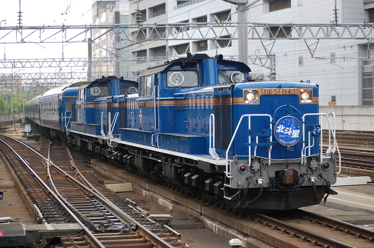 札幌駅に入線する上り「北斗星」
