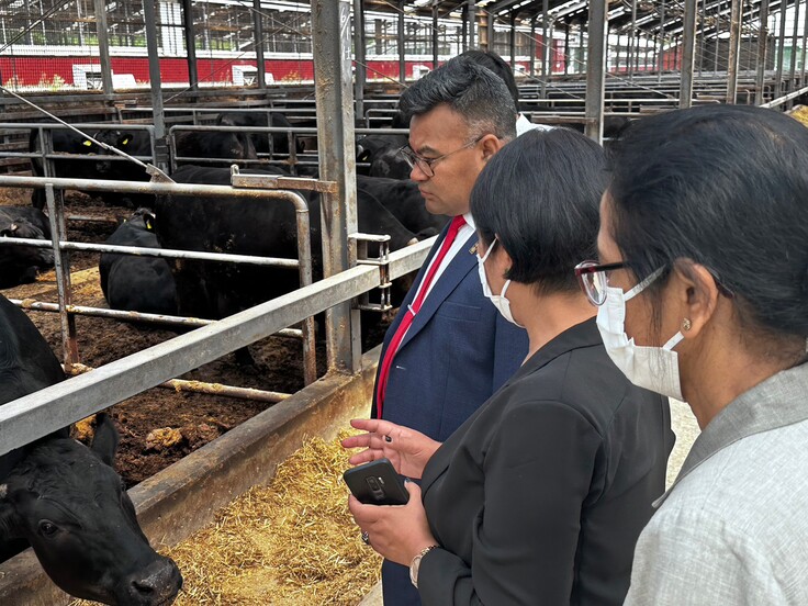 ドゥリケル市長が佐呂間の牧場を視察に来ました