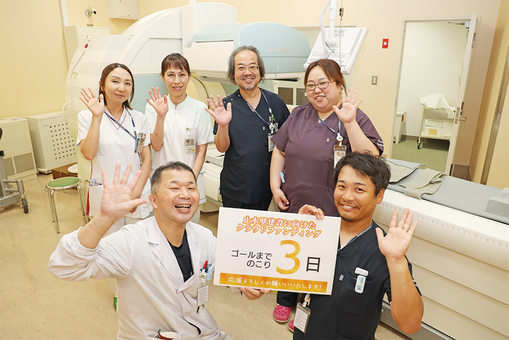 RI検査室内　SPECT-CT:Symbia T16の前にて