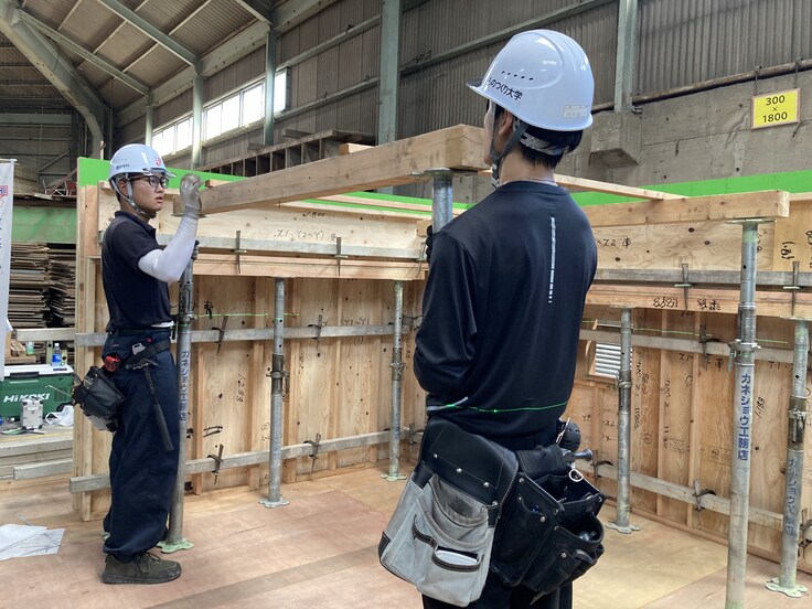 水平型枠の組立て