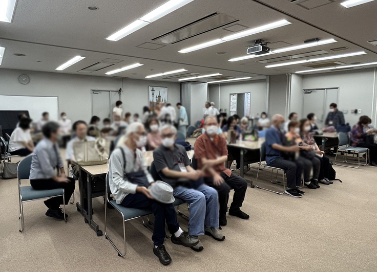 会場　たくさんの方にお越しいただきました。