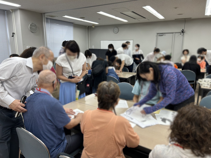 グループに分かれて意見交換