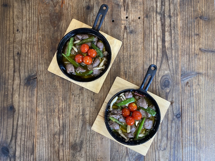 大竹さん料理の鹿のアヒージョ試作品。肉は柔らかく臭みもなく本当に美味しい！