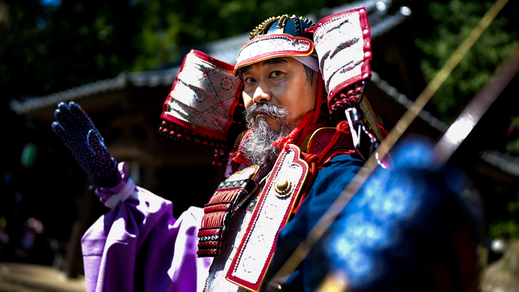 鎌倉の梶原御霊神社祭礼にて（大鎧と兜のガイドのイメージ）