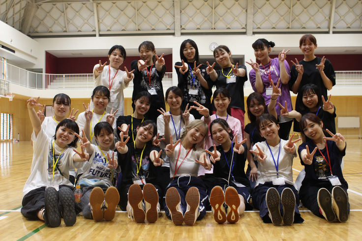 写真展の開催に取り組む４年ゼミ