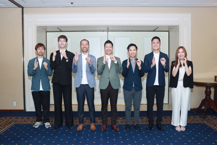 全員揃って10周年ポーズ