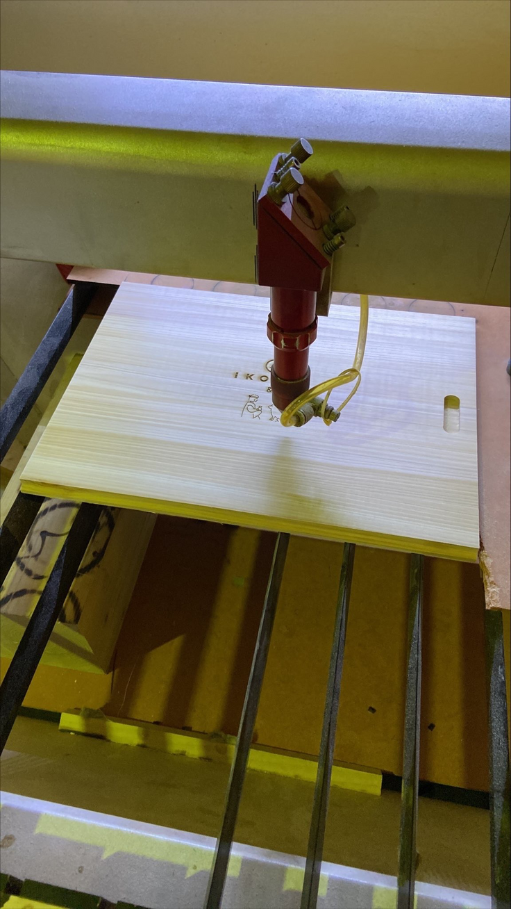 蓋にレーザーでももたろう&柴犬を刻印