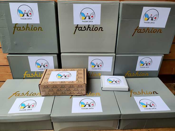 クラウドファンディング関連支援(支援物資に日章旗をつけました)