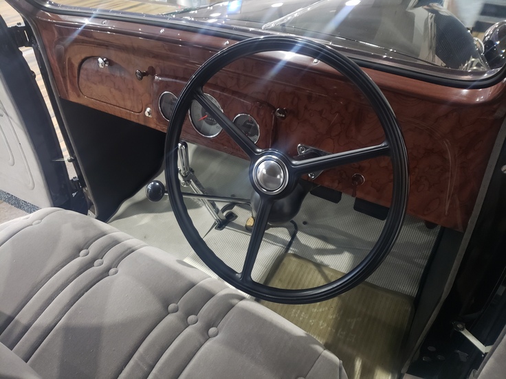 AA型乗用車｜運転席の様子