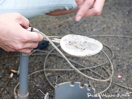 野山に設置されているくくり罠の一例