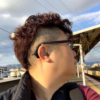 登壇者悦氏の写真