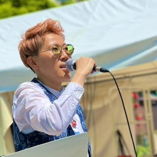 登壇者心韻（ろい）氏の写真