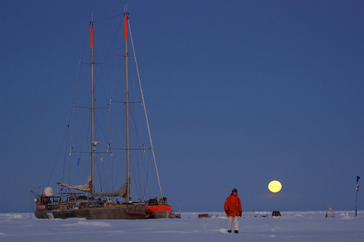 Ben_081__Tara en glace sous la lune.jpg