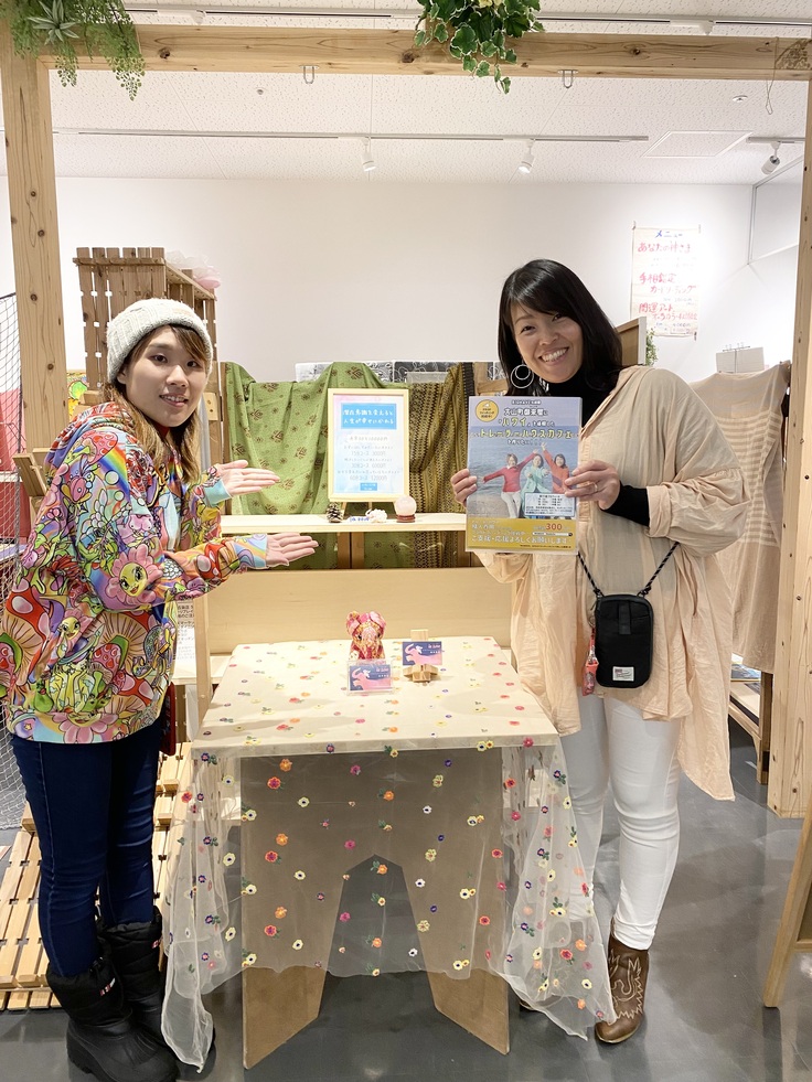 占いカフェブース出店中の la zowさん