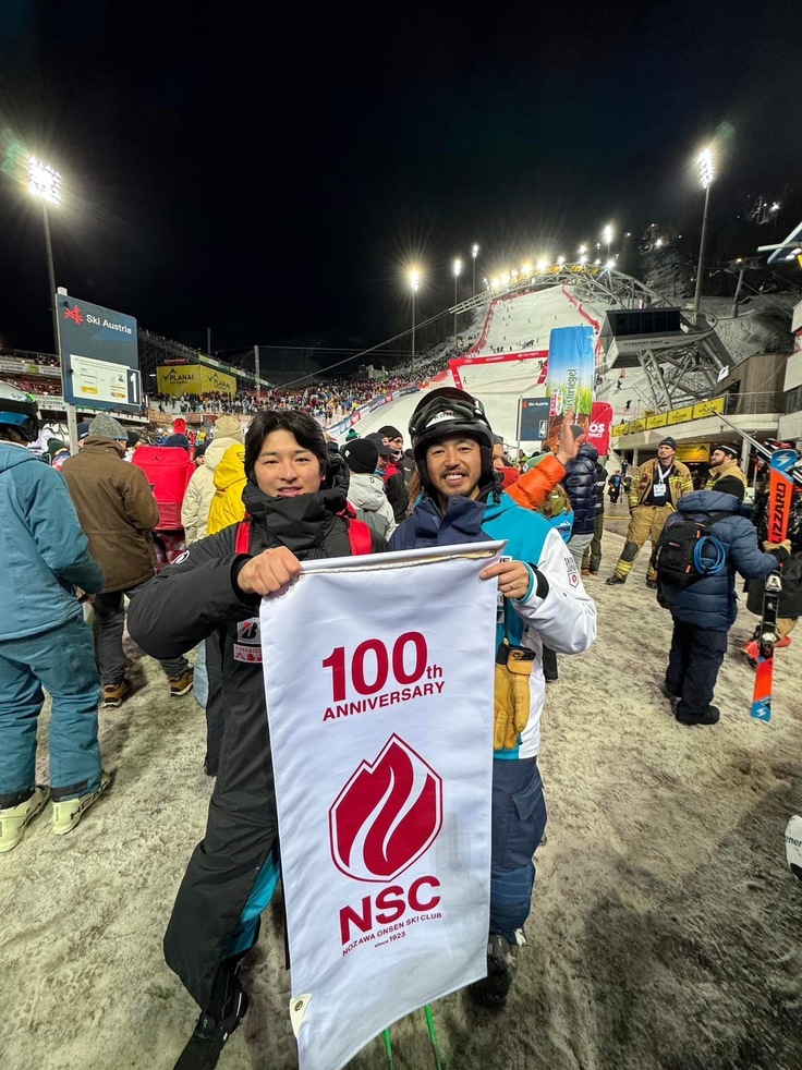 快挙を果たした加藤聖五選手と河野恭介コーチ　レース後の1枚