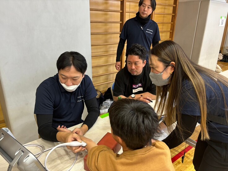 実際のエコ―での検診の様子も近くで見ていただきました