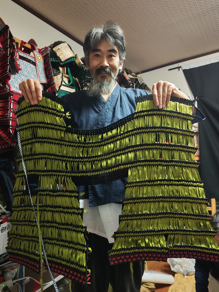 威（おどし）を進めている胴体、形が見えてきました。