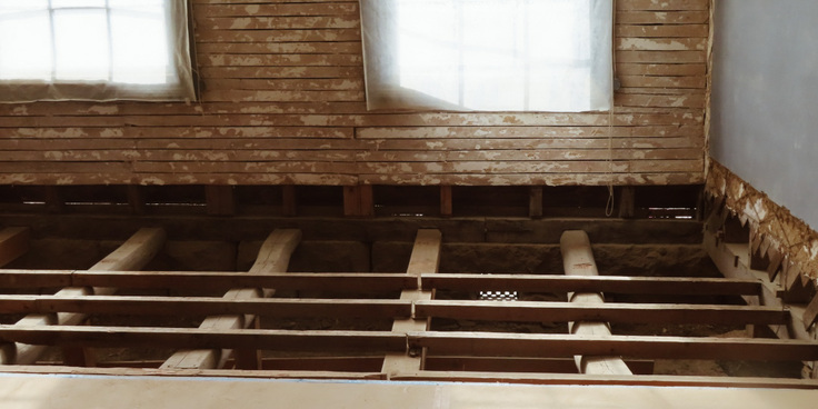 床板を剥がした様子