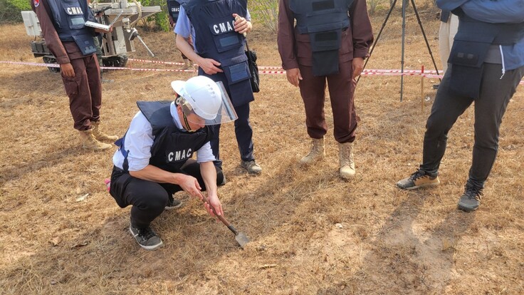 LINE_ALBUM_2024年3月23日HALO Trust_240324_25固くて掘るのが大変.jpg