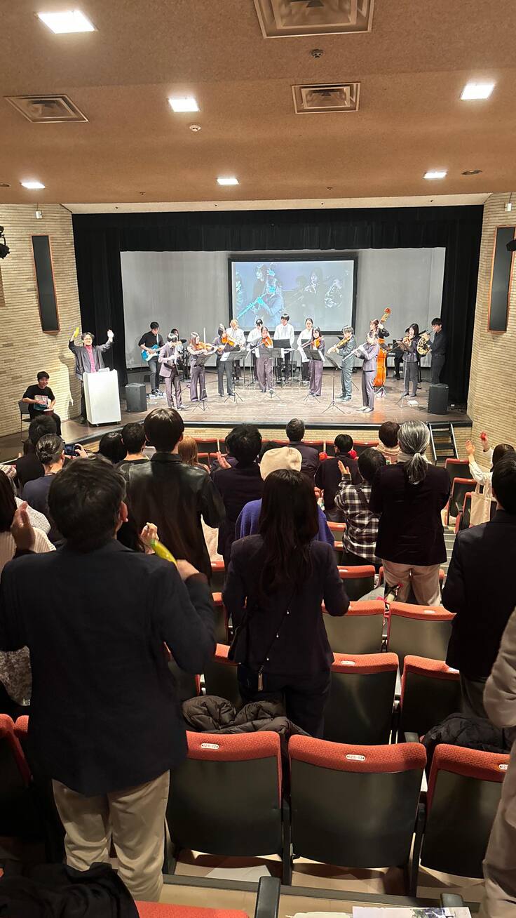 e-Symphony for 2023にて、会場一体となって盛り上がる様子 