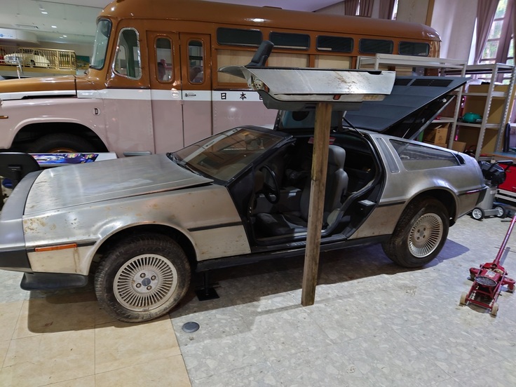 整備ブースに移動しました、今から作業です。