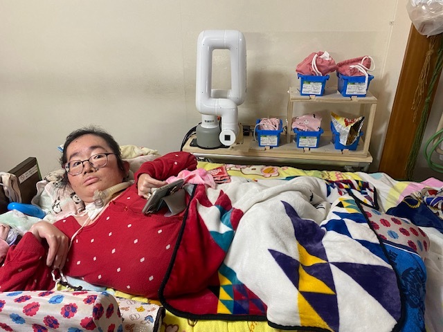 日野隆子さんとモノトドーク写真