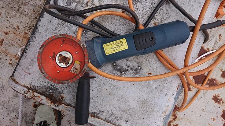 頼れるツール、ダイアモンドホィールによる作業