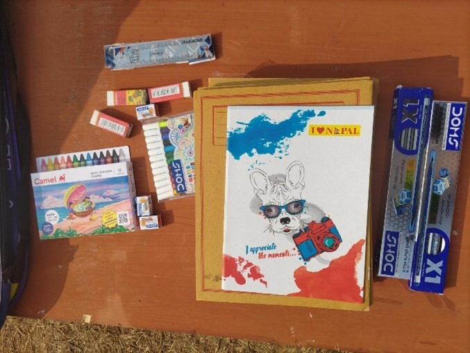 冷蔵庫, 記号, ボックス, 覆い が含まれている画像自動的に生成された説明