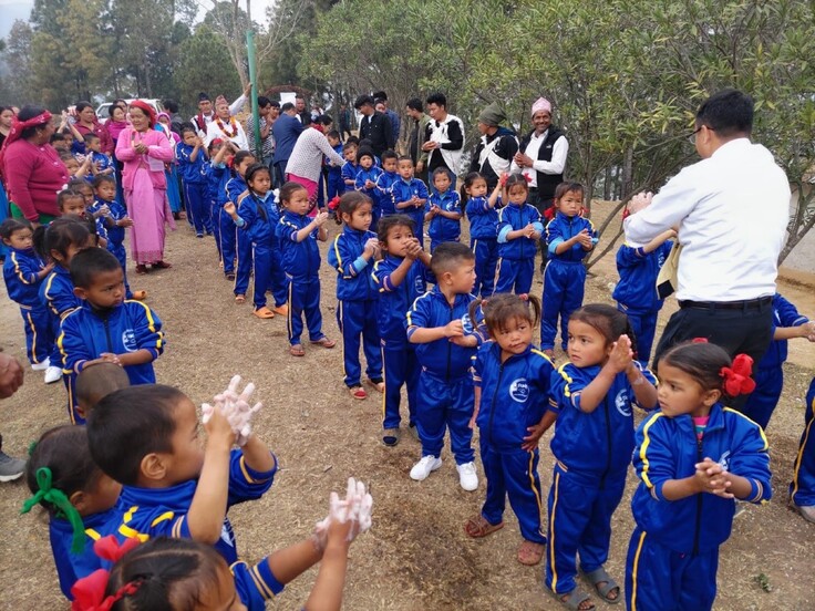 人, 屋外, グループ, 民衆 が含まれている画像自動的に生成された説明