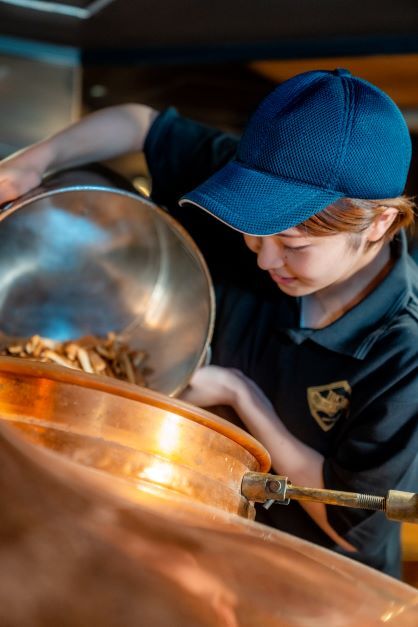 醸造中のアサヒユウアス小室さん