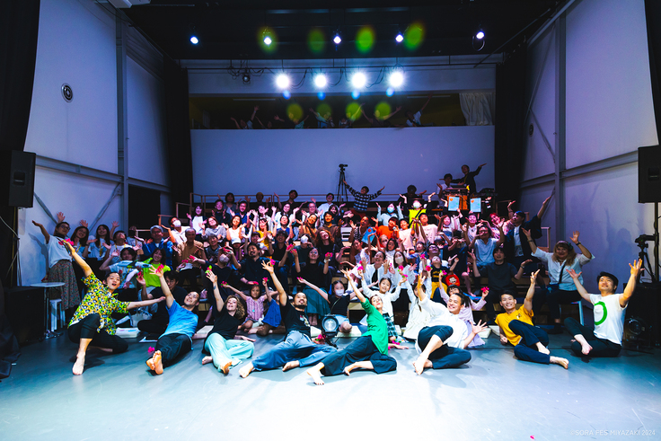 会場の皆さんと一緒に撮影した集合写真