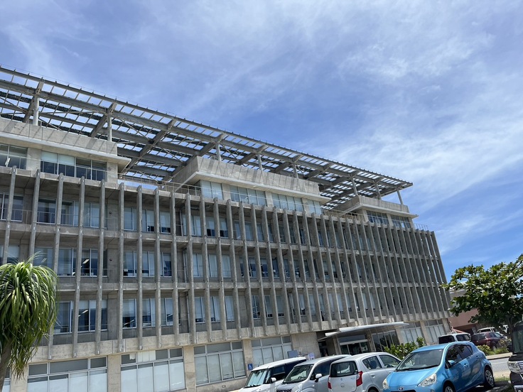 友愛医療センター救急科のクラウドファンディングについて自治会会長さんへの説明を行なった糸満市役所外観