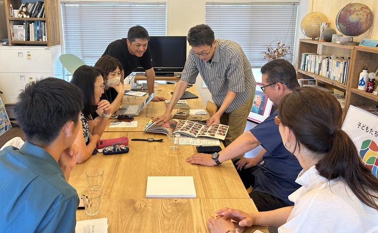 打ち合わせに来られたBOIメンバーに本の紹介をさせていただきました！