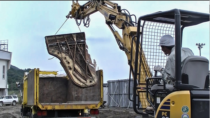 越喜来小被災ピアノ救出