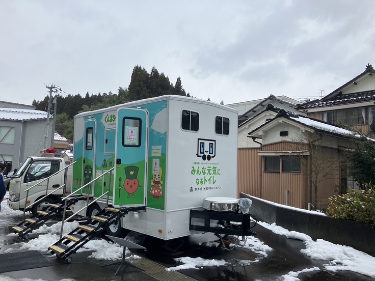 トイレトレーラー設置の様子1