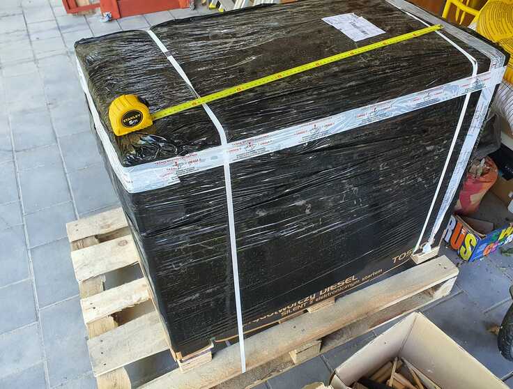 今回届いたのはヘルソンに送るディーゼル発電機