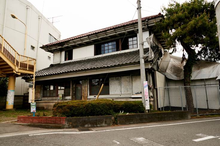 工事を待つ旧黒須銀行