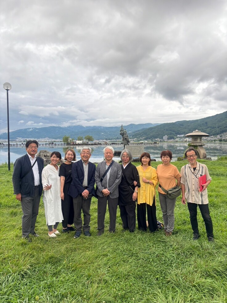 諏訪湖畔・八重垣姫像前にて（2024.8.25）“皆様への感謝を込めて“