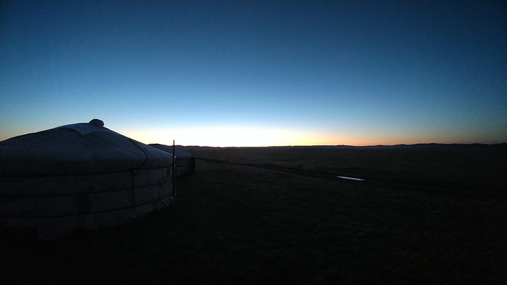 ベースキャンプでみる朝焼け