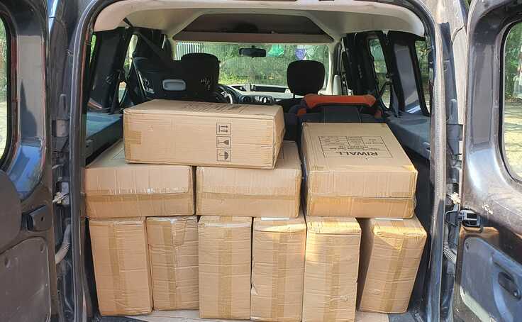 隣町の自動ポストロッカーにある支援物資