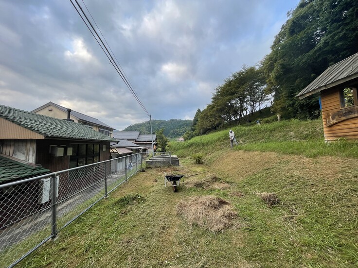 TERRACE OODANI 西側にあった遊具広場の草刈りの様子