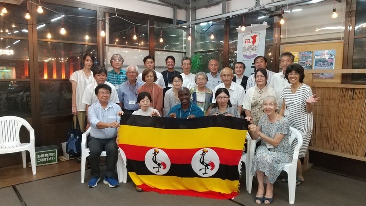 センパラさんを囲み、30年の友情の絆