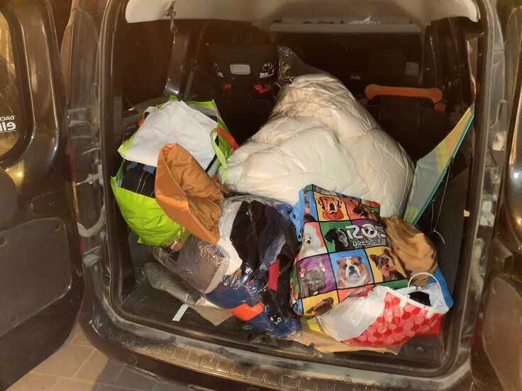 ウクライナ支援のための衣類などをいただきました