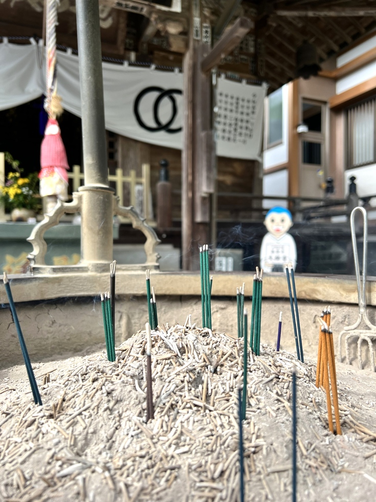 大師堂前の香炉