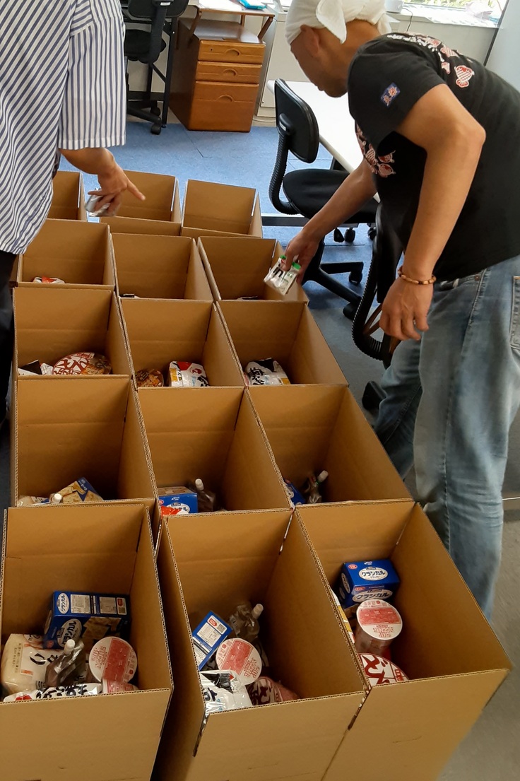 食糧発送の作業の様子