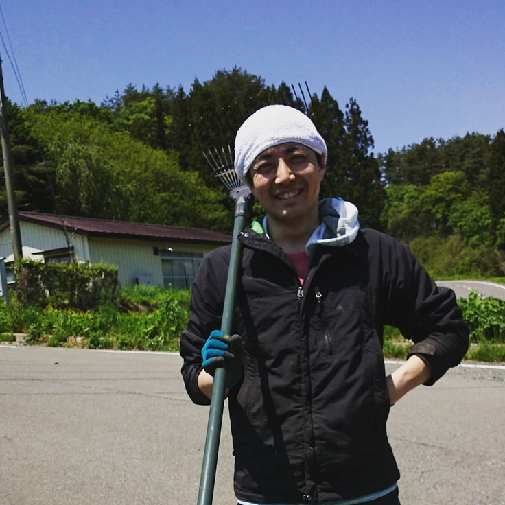 大学時代の写真、青森の父の実家にて農作業中にパシャリ