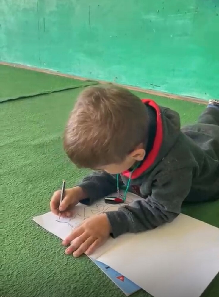 避難所となった学校施設にて、2024年10月6日撮影