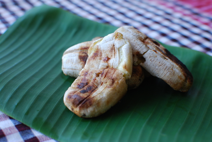 カンボジアのおやつ、焼きバナナ