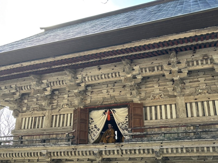 楽人の様子（山門上の楽屋にて）